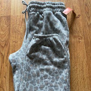 NWT Womens Junior Target Colsie Gray Leapard print